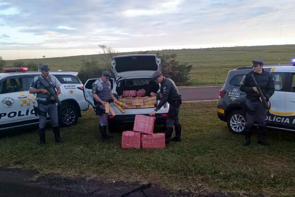 Jovem é preso com 840 quilos de maconha