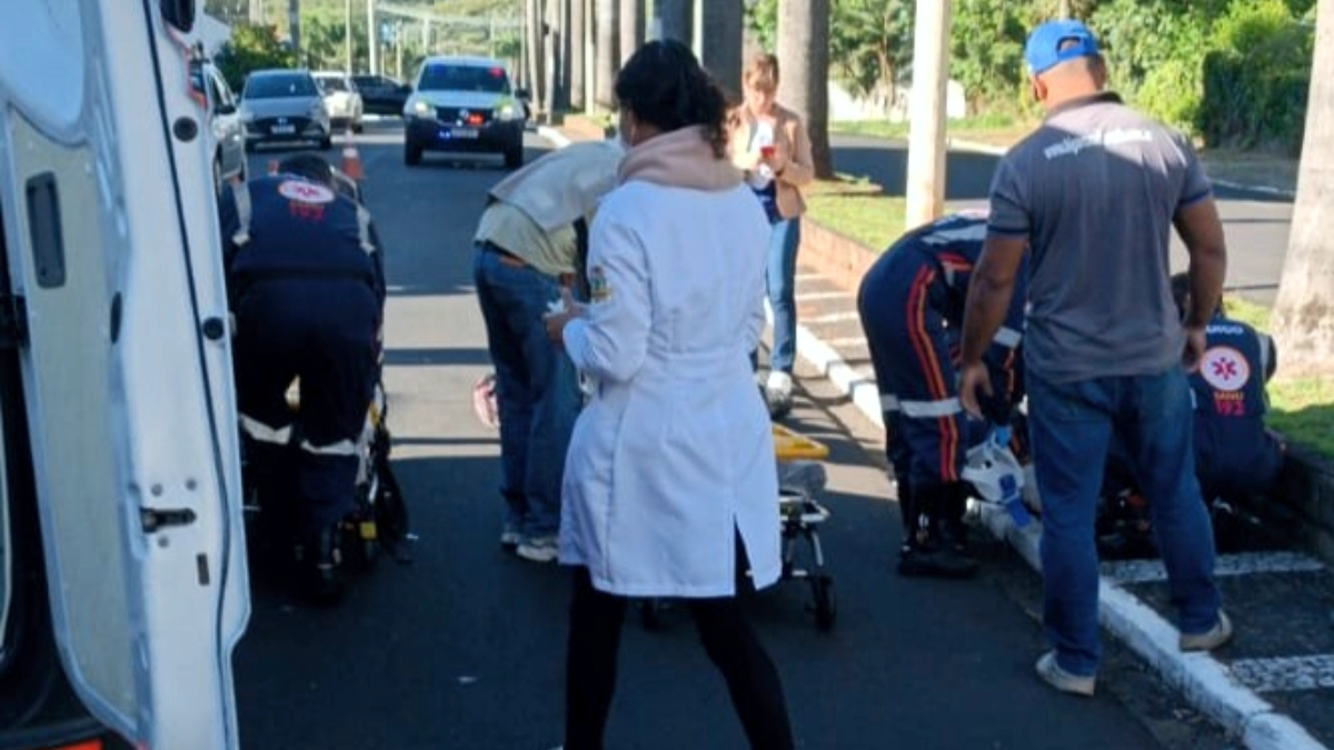 Acidente com moto na via expressa deixa dois feridos em Marília