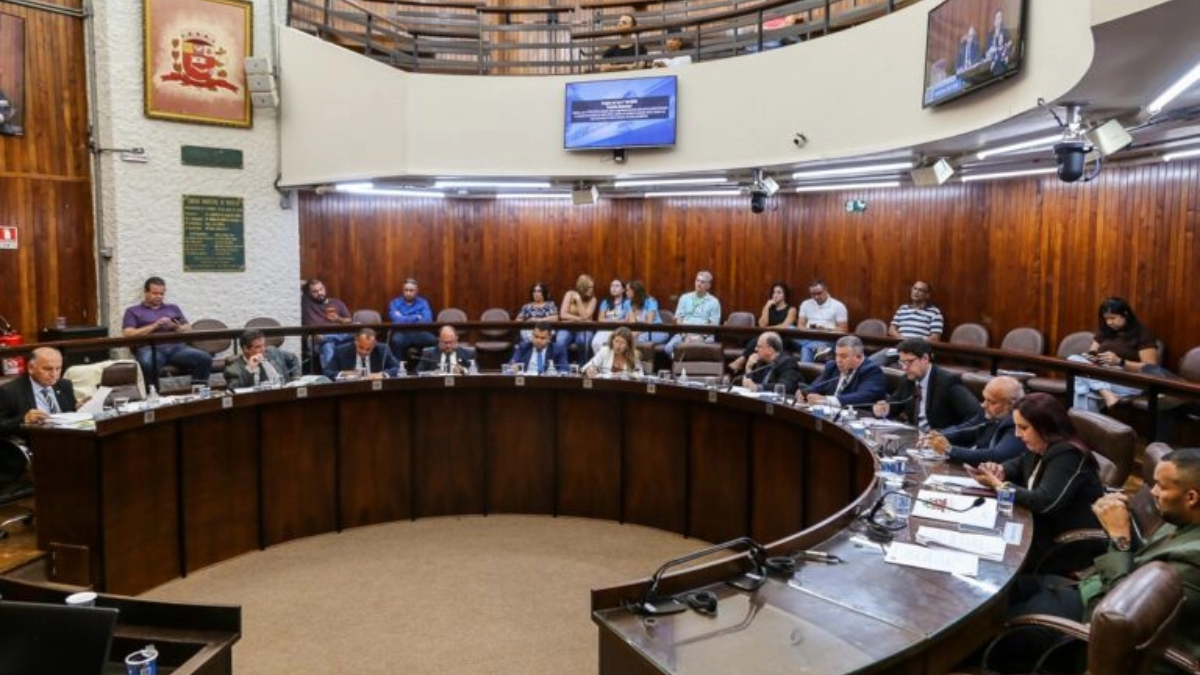 Câmara de Marília aprova enterro de pets e apoio a entregadores