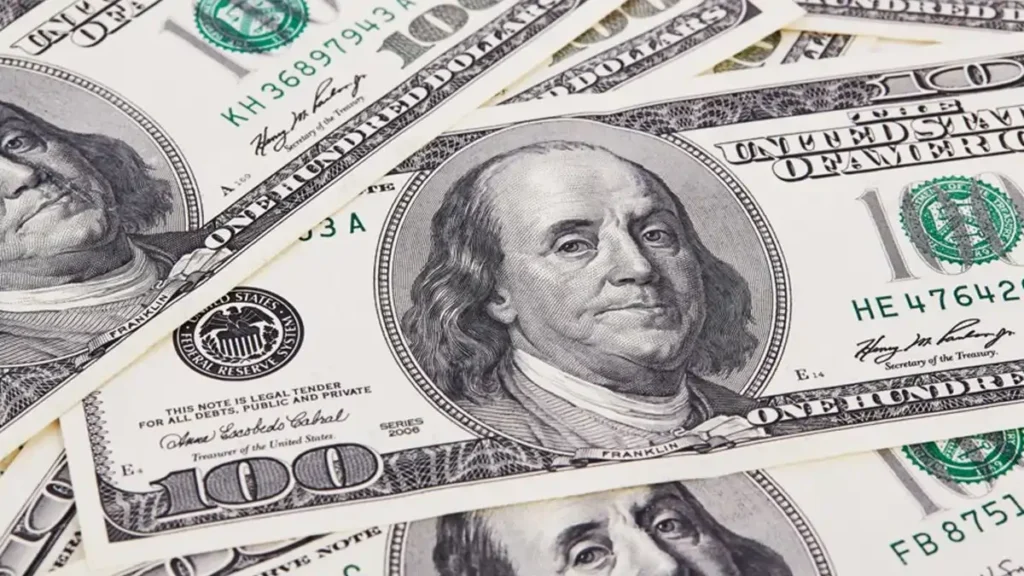 Dólar no menor valor em um mês