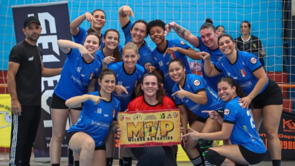 Handebol feminino de Marília vence e divide a liderança