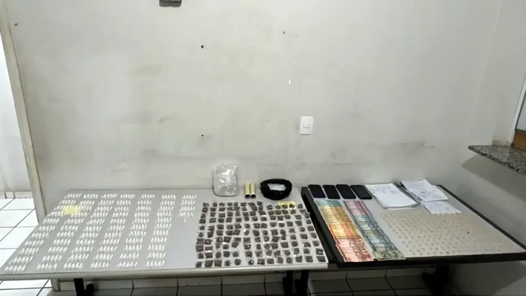 PM fecha central de tráfico de drogas e prende 4 em Marília
