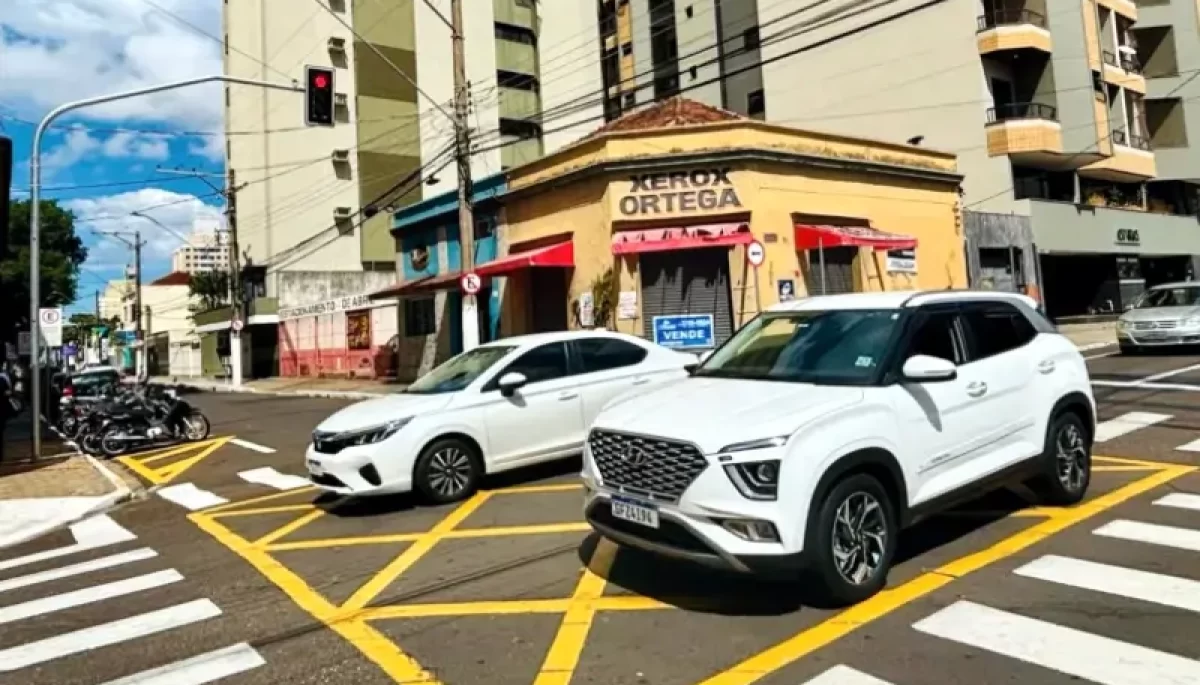 Semáforo instalado no cruzamento das ruas Dom Pedro e 4 de abril – Foto: Divulgação